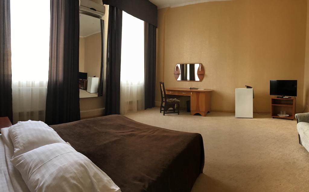 Alexandrovskiy Hotel Mikolajiv Kültér fotó